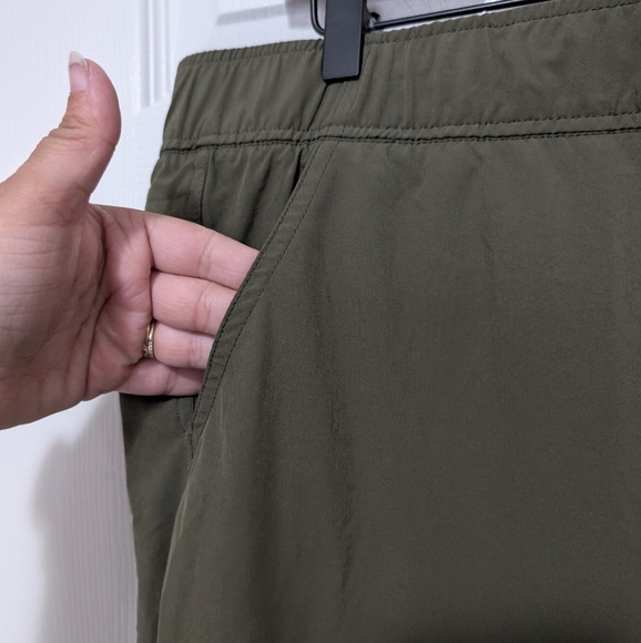 Eddie Bauer Women's XL, Olive Green Straight Leg Departure Pants - Picture 2 of 6